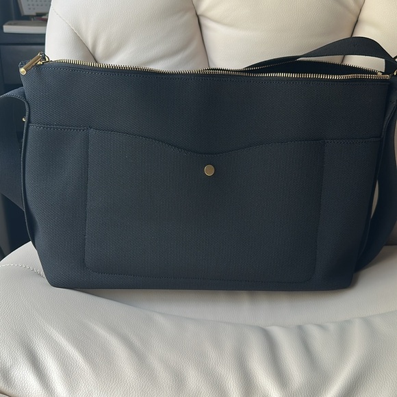 Cuyana Sling Bag Medium - Picture 2 of 4